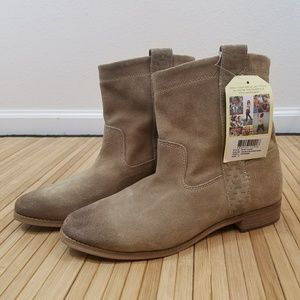 Tom's rawhide suede laurel ankle boots w11